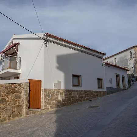 Semesterbostad Casas Do Relogio *